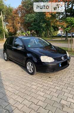 Хэтчбек Volkswagen Golf 2004 в Ковеле