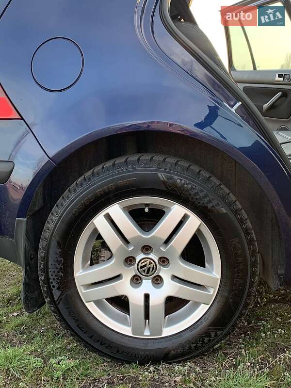 Хетчбек Volkswagen Golf 2000 в Кам'янському