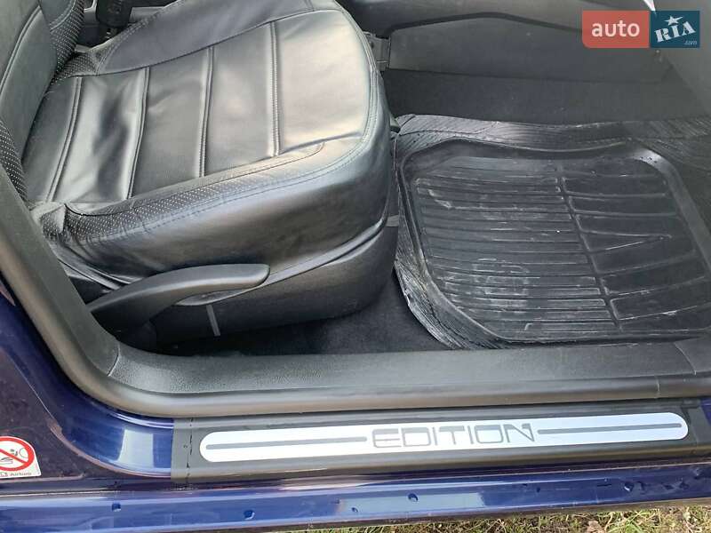 Хетчбек Volkswagen Golf 2000 в Кам'янському