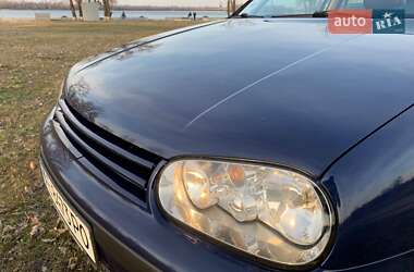 Хетчбек Volkswagen Golf 2000 в 