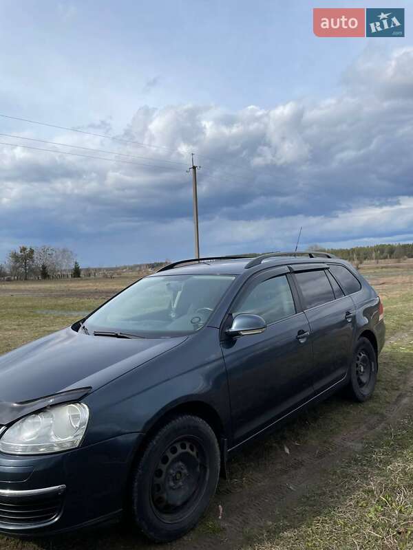 Универсал Volkswagen Golf 2008 в Овруче