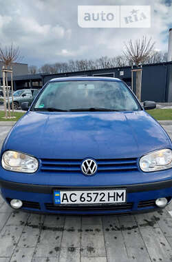 Хетчбек Volkswagen Golf 2001 в Луцьку