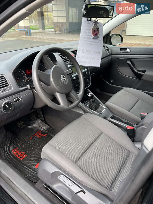 Хетчбек Volkswagen Golf 2004 в Хусті