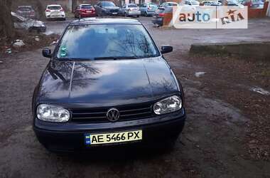 Хетчбек Volkswagen Golf 2003 в Дніпрі