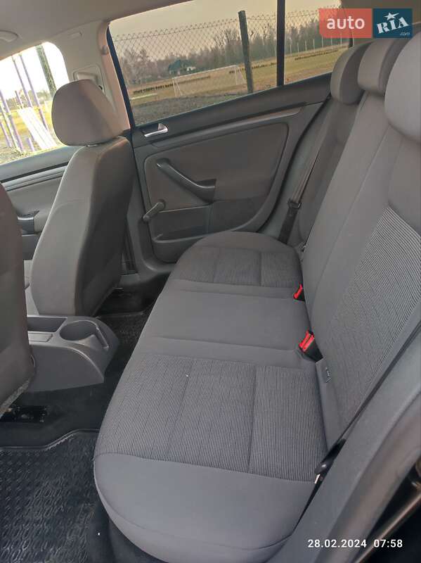 Хетчбек Volkswagen Golf 2008 в Ковелі