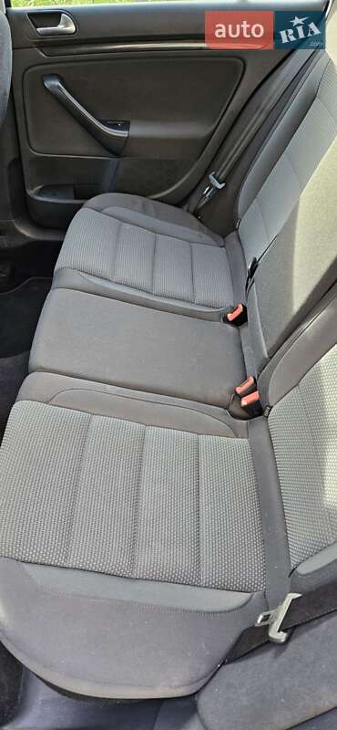 Универсал Volkswagen Golf 2010 в Иршаве