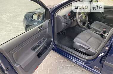 Хетчбек Volkswagen Golf 2004 в Тернополі