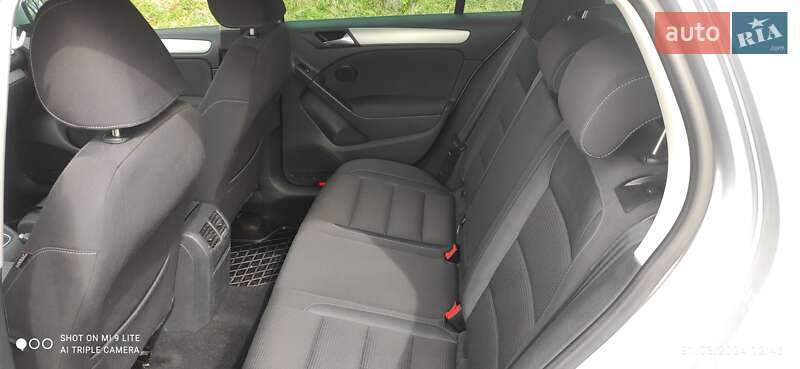 Хэтчбек Volkswagen Golf 2010 в Львове