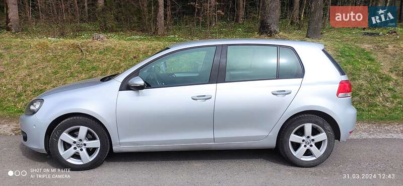 Хэтчбек Volkswagen Golf 2010 в Львове