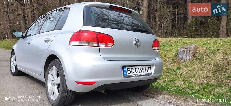 Хэтчбек Volkswagen Golf 2010 в Львове