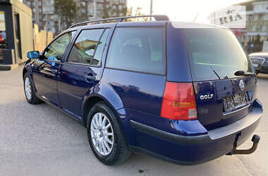 Универсал Volkswagen Golf 2002 в Ровно