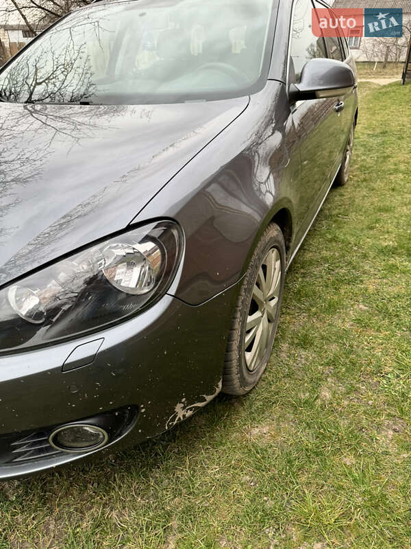 Универсал Volkswagen Golf 2009 в Вараше