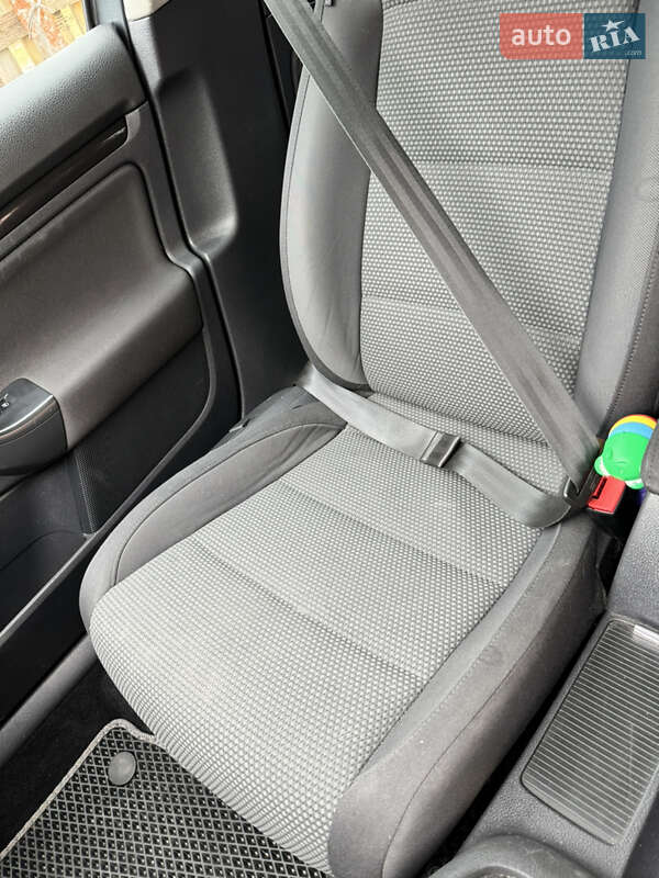 Универсал Volkswagen Golf 2009 в Вараше