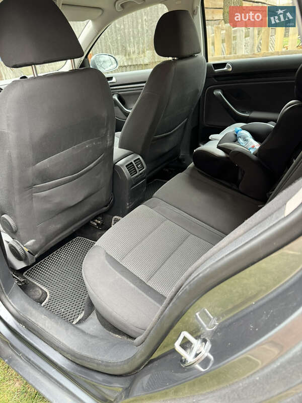 Универсал Volkswagen Golf 2009 в Вараше