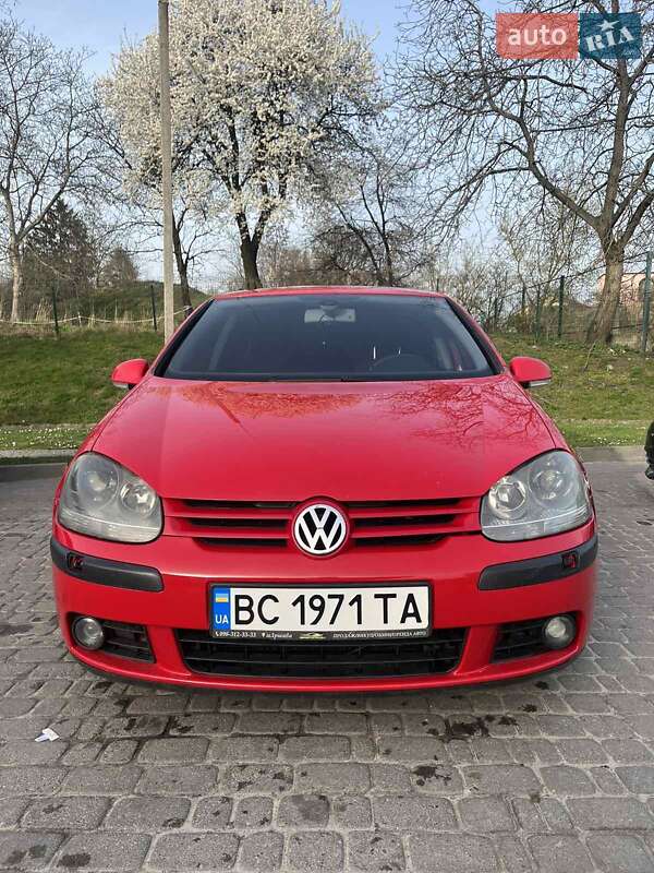 Хэтчбек Volkswagen Golf 2004 в Львове