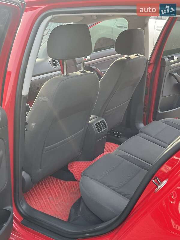 Хэтчбек Volkswagen Golf 2004 в Львове