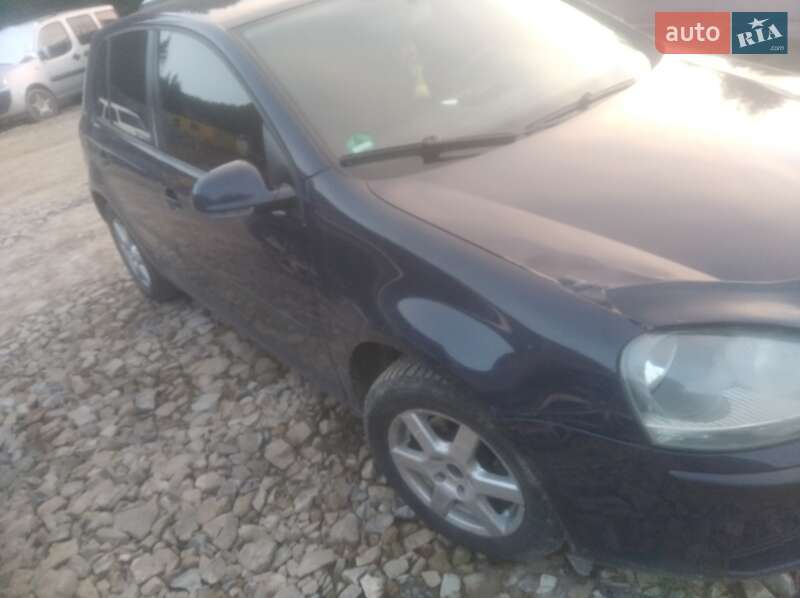 Хэтчбек Volkswagen Golf 2005 в Ивано-Франковске