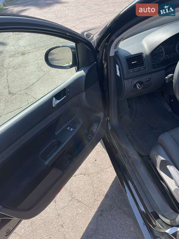 Хетчбек Volkswagen Golf 2006 в Києві