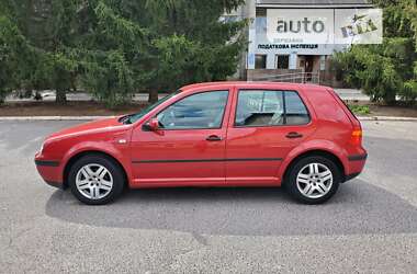 Хэтчбек Volkswagen Golf 2002 в Змиеве