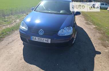 Хетчбек Volkswagen Golf 2005 в Кропивницькому