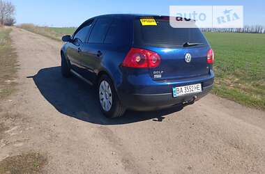 Хэтчбек Volkswagen Golf 2005 в Кропивницком