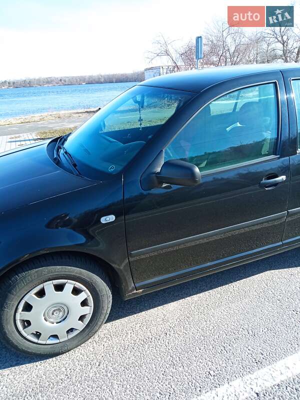 Хэтчбек Volkswagen Golf 1999 в Каневе