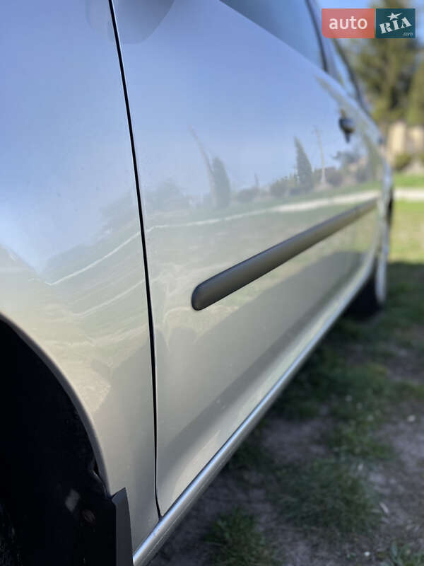 Хэтчбек Volkswagen Golf 2004 в Виннице