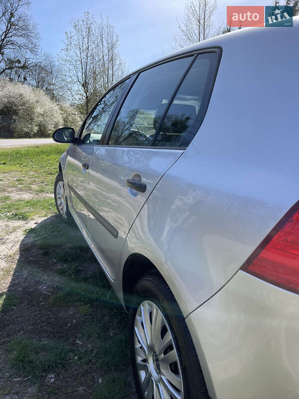 Хэтчбек Volkswagen Golf 2004 в Виннице