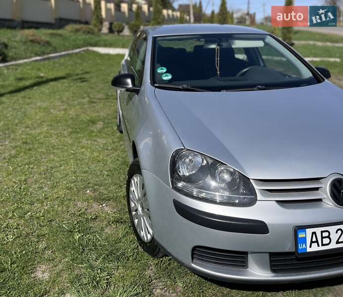 Хэтчбек Volkswagen Golf 2004 в Виннице