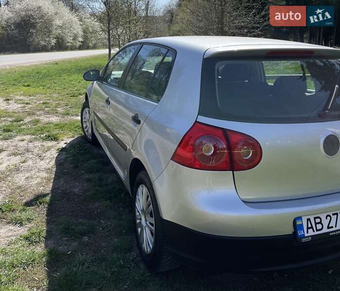 Хэтчбек Volkswagen Golf 2004 в Виннице