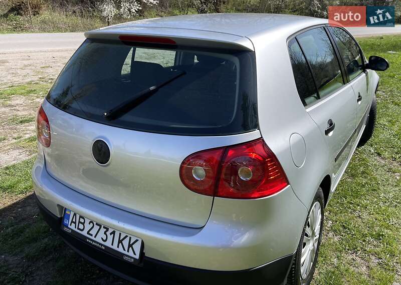 Хэтчбек Volkswagen Golf 2004 в Виннице