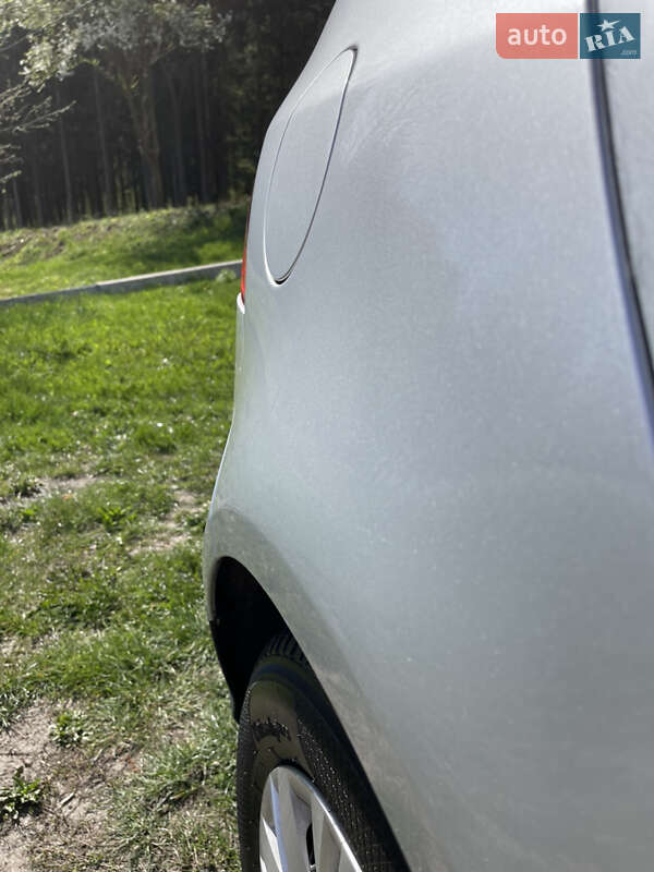 Хэтчбек Volkswagen Golf 2004 в Виннице