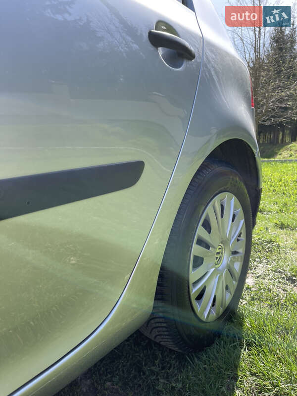 Хэтчбек Volkswagen Golf 2004 в Виннице