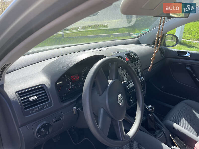 Хэтчбек Volkswagen Golf 2004 в Виннице