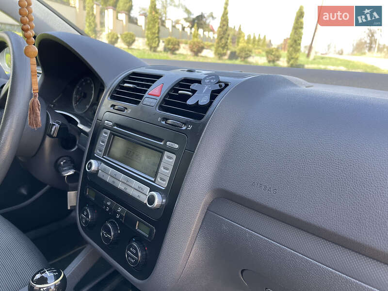 Хэтчбек Volkswagen Golf 2004 в Виннице