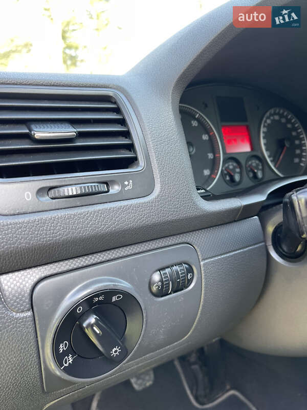 Хэтчбек Volkswagen Golf 2004 в Виннице