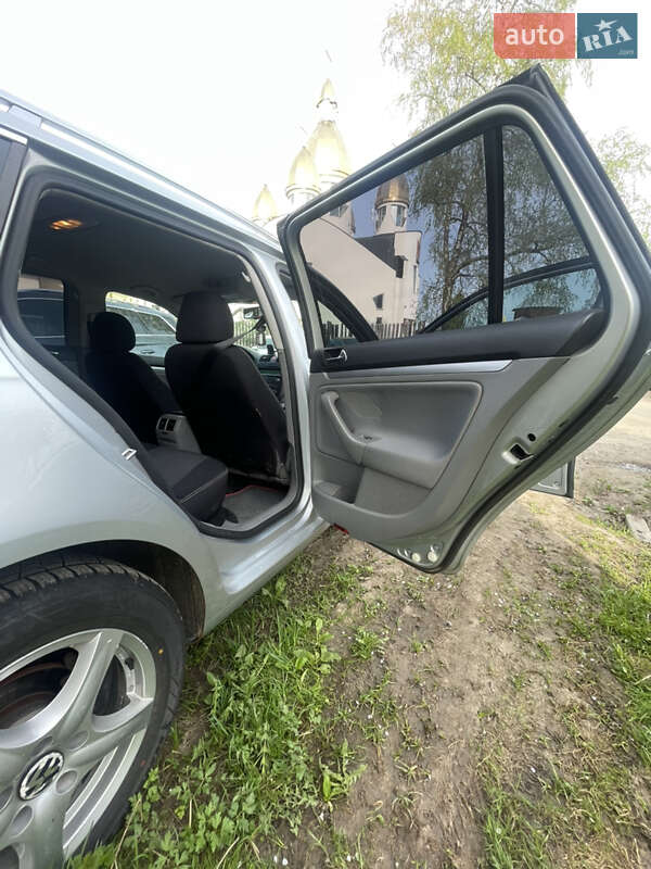 Универсал Volkswagen Golf 2009 в Стрые