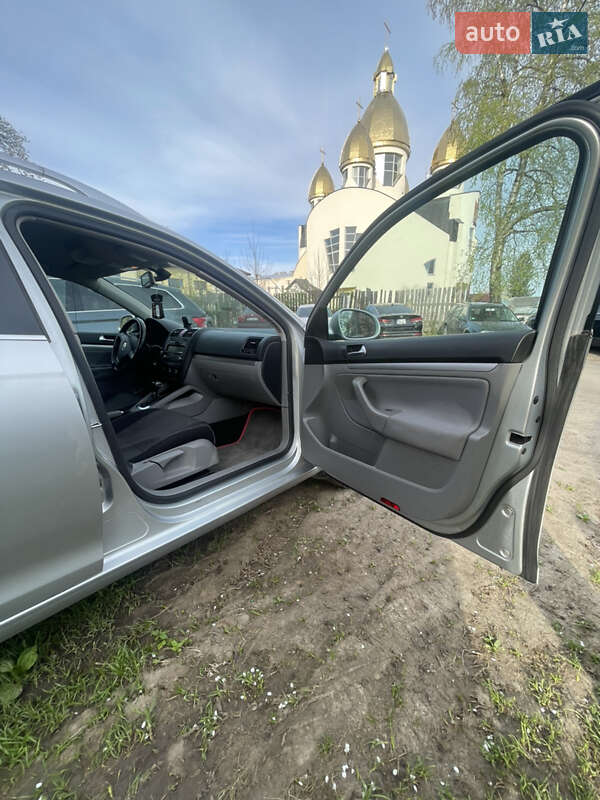 Универсал Volkswagen Golf 2009 в Стрые