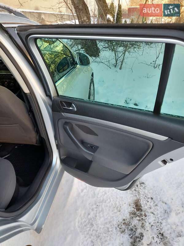 Универсал Volkswagen Golf 2009 в Городке