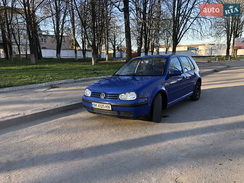 Хэтчбек Volkswagen Golf 2001 в Ровно