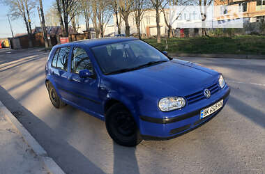 Хэтчбек Volkswagen Golf 2001 в Ровно