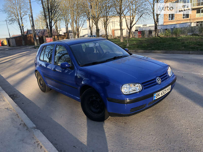 Хэтчбек Volkswagen Golf 2001 в Ровно