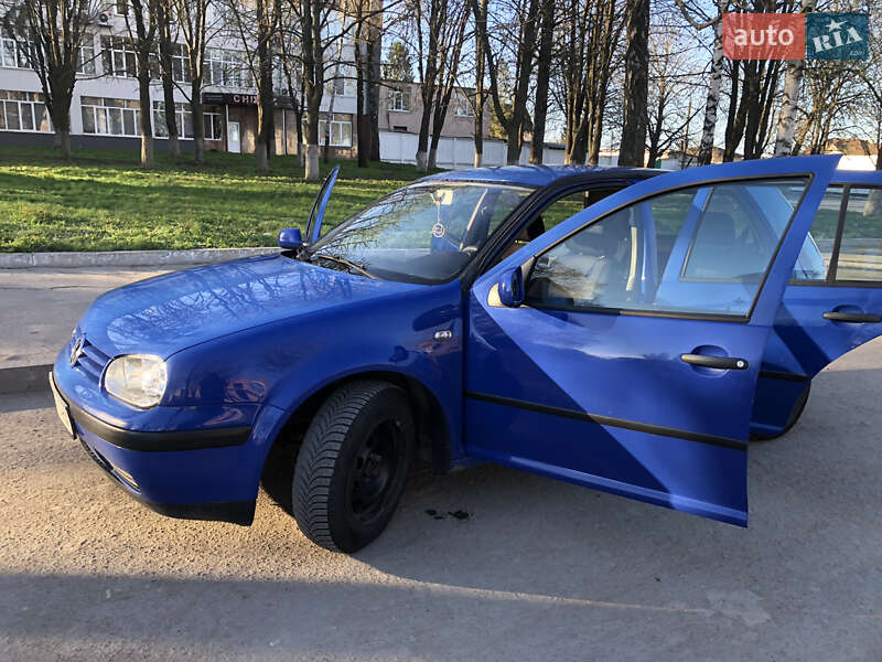 Хэтчбек Volkswagen Golf 2001 в Ровно