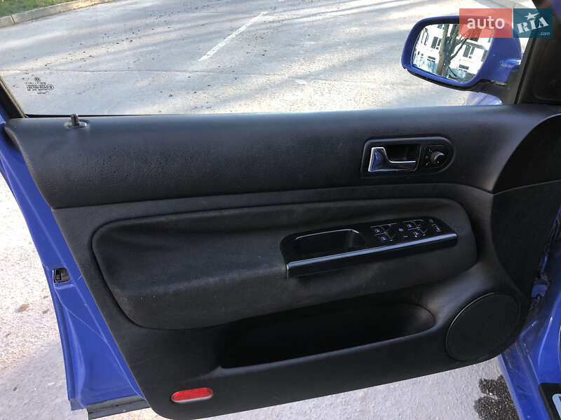 Хэтчбек Volkswagen Golf 2001 в Ровно