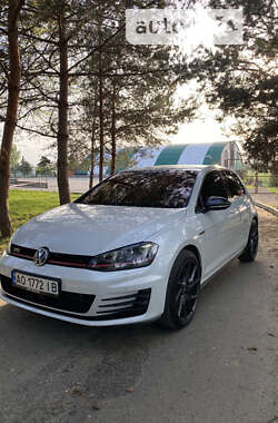 Хетчбек Volkswagen Golf 2016 в Ужгороді