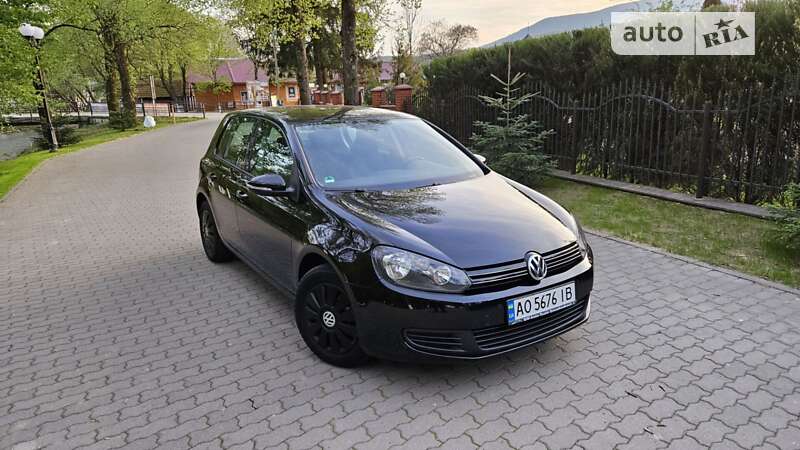 Хэтчбек Volkswagen Golf 2008 в Сваляве