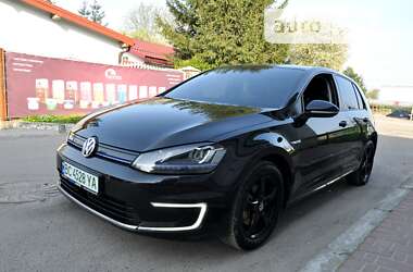 Хэтчбек Volkswagen Golf 2016 в Львове