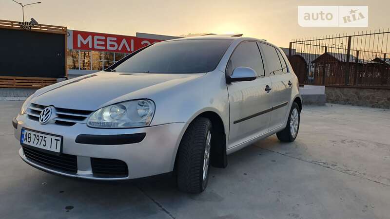 Хэтчбек Volkswagen Golf 2004 в Первомайске