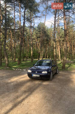Хэтчбек Volkswagen Golf 2000 в 