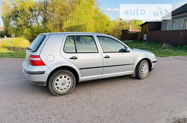 Хэтчбек Volkswagen Golf 2002 в Ахтырке